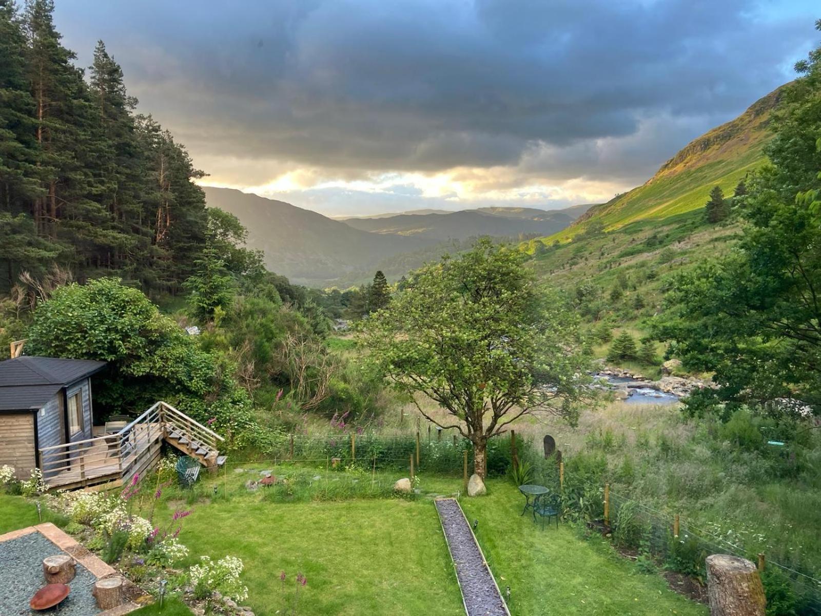 Helvellyn - The Hut - Twin Or Double Hotel เกลนริดดิง ภายนอก รูปภาพ